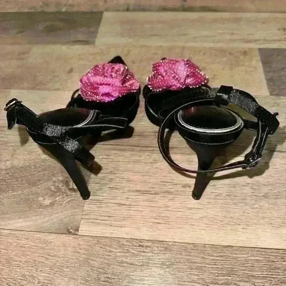 Liliana bling rose flower pointy sandals size 7 NWOT - Picture 5 of 5